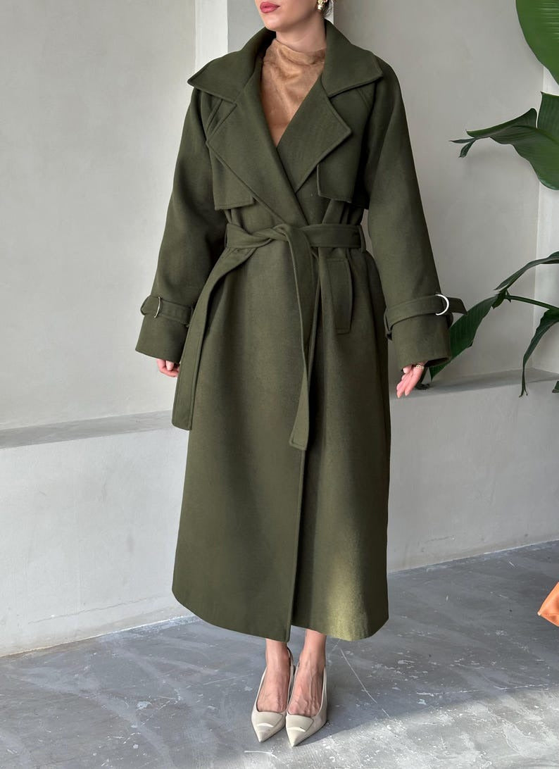 Elegant Green Winter Outerwear - Warm Overcoat for Stylish Winter