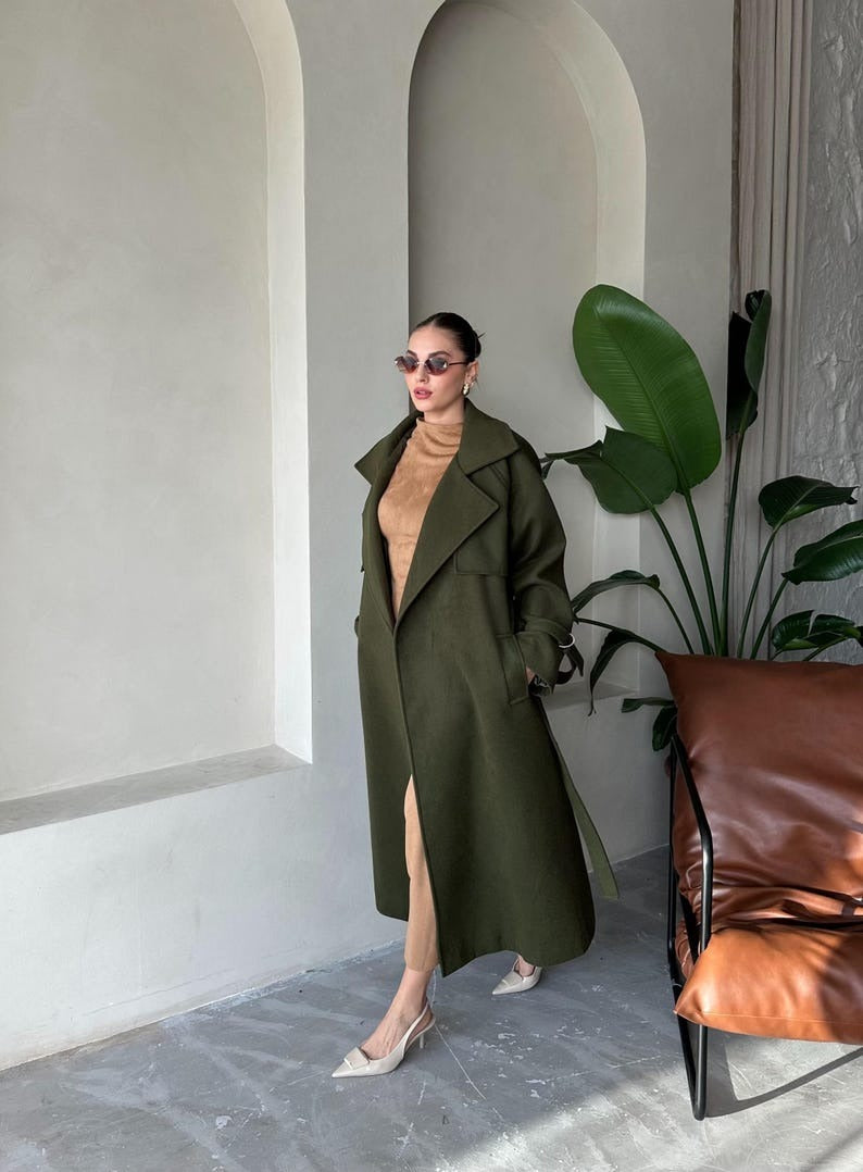 Elegant Green Winter Outerwear - Warm Overcoat for Stylish Winter